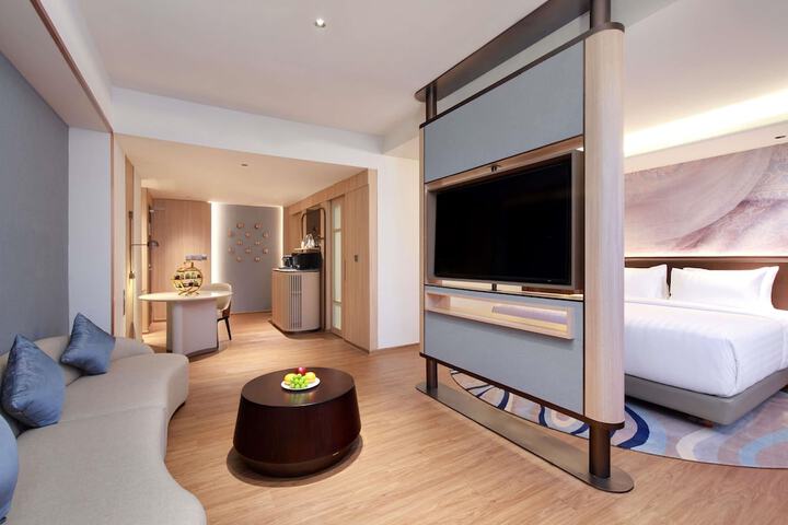 Room 10 of 81