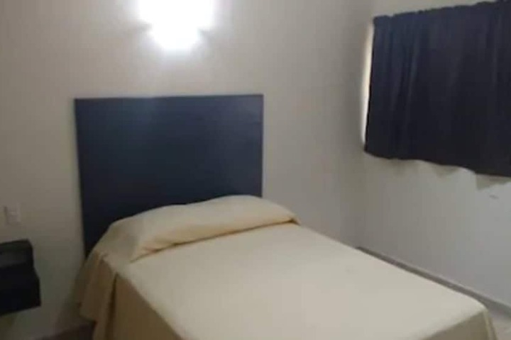 Room 6 of 27