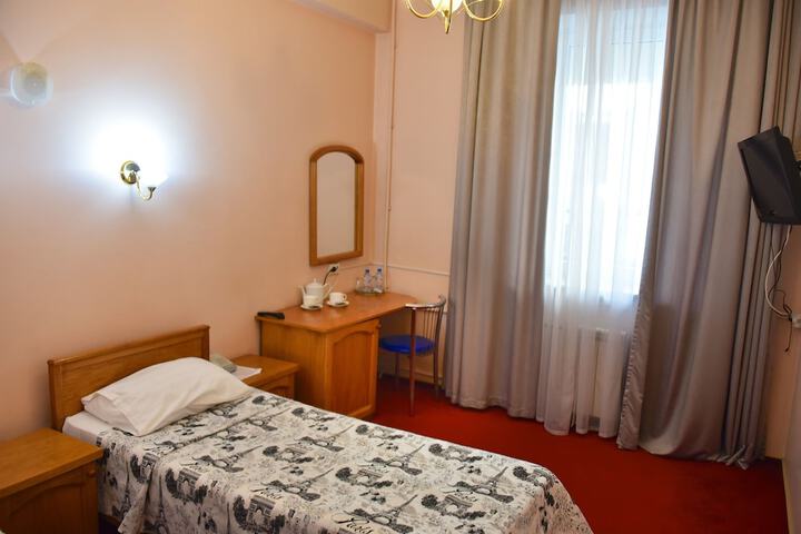 Room 9 of 42