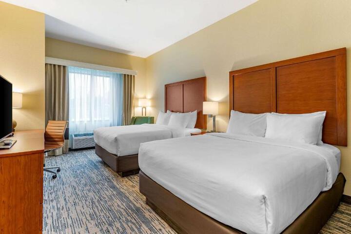 2 Queen Beds (3 of 16)
