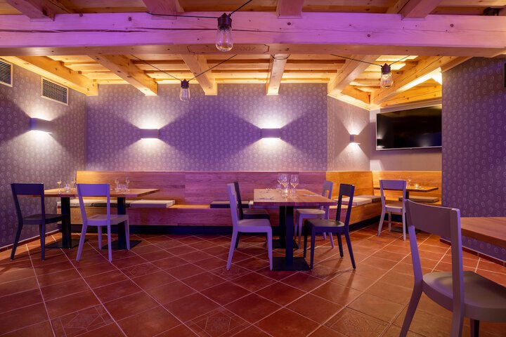 Dining 59 of 72