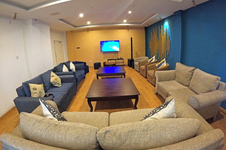 Lounge 13 of 15