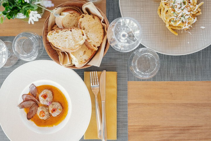 Dining 36 of 51