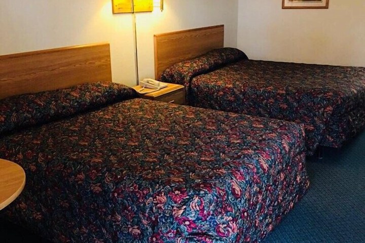 Room 9 of 28