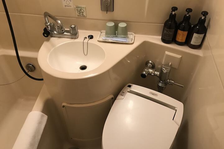 Room 102 of 139