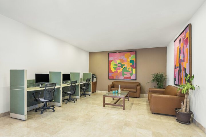 Business Center 45 of 47
