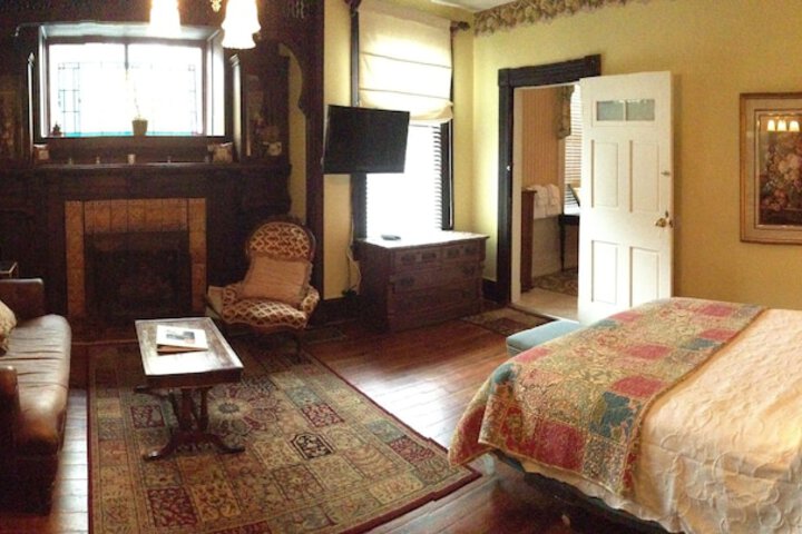 Room 2 of 117