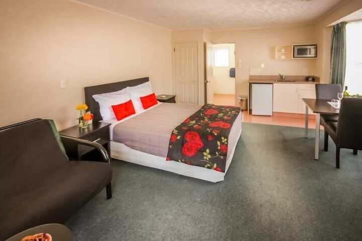 Room 2 of 40