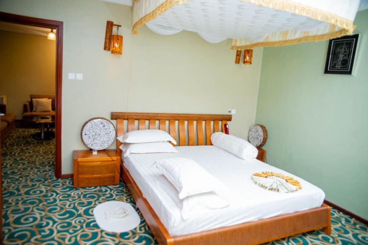 Room 4 of 11