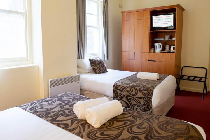 Room 15 of 38