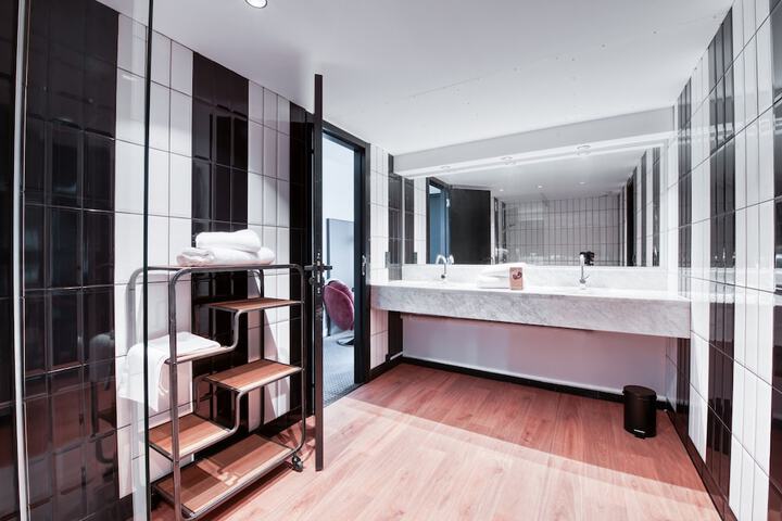 Room 40 of 47