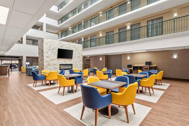 Entrance & Lobby