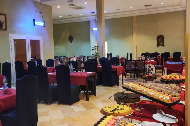 Dining 90 of 128