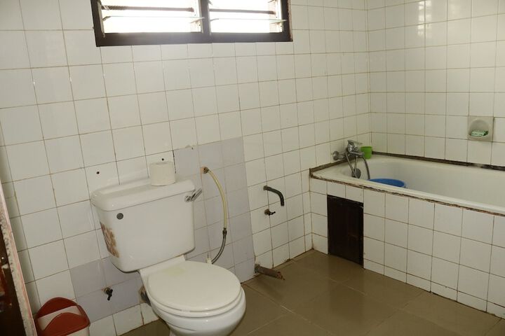 Room 8 of 9