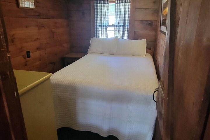 Room 13 of 212