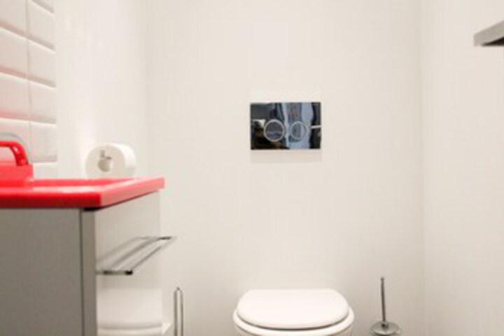 Room 2 of 25