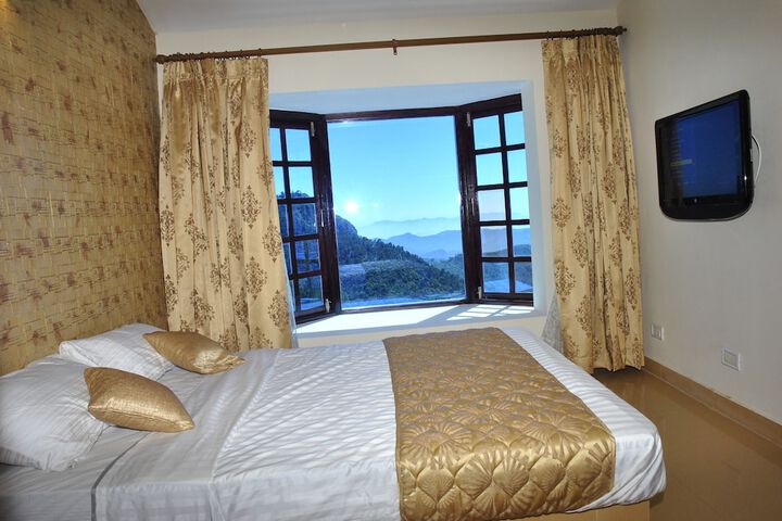 Room 9 of 33