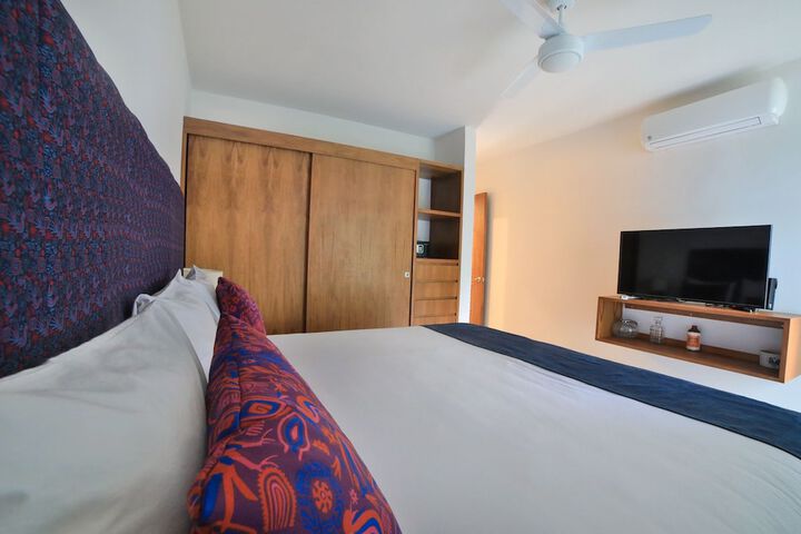 Room 6 of 37