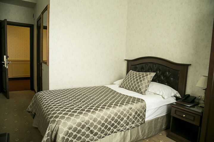 Room 8 of 37