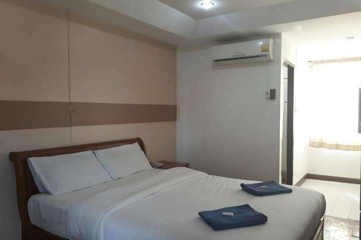 Room 10 of 51