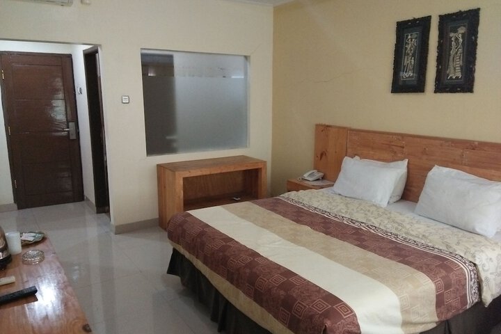 Room 13 of 184