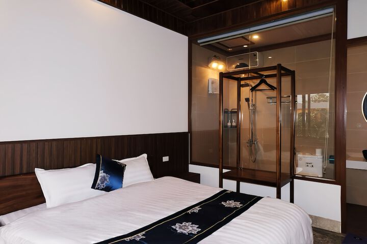 Room 8 of 35