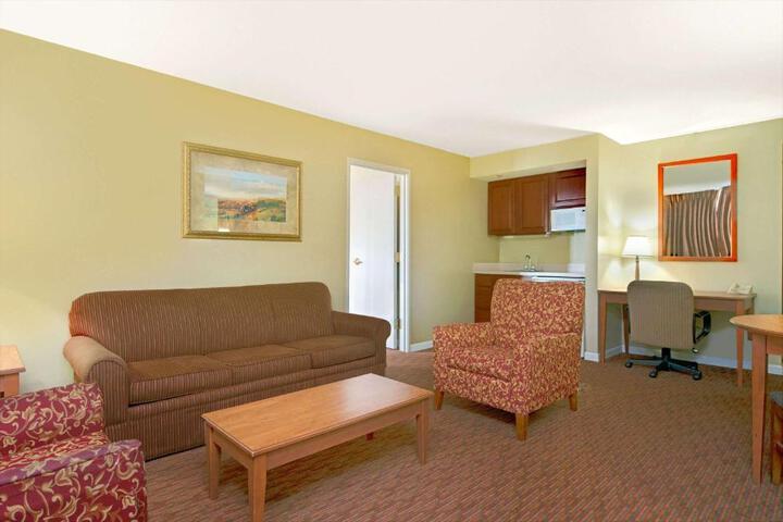 1 King Bed (7 of 8)