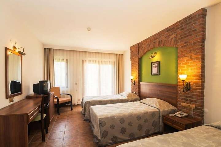Room 13 of 78