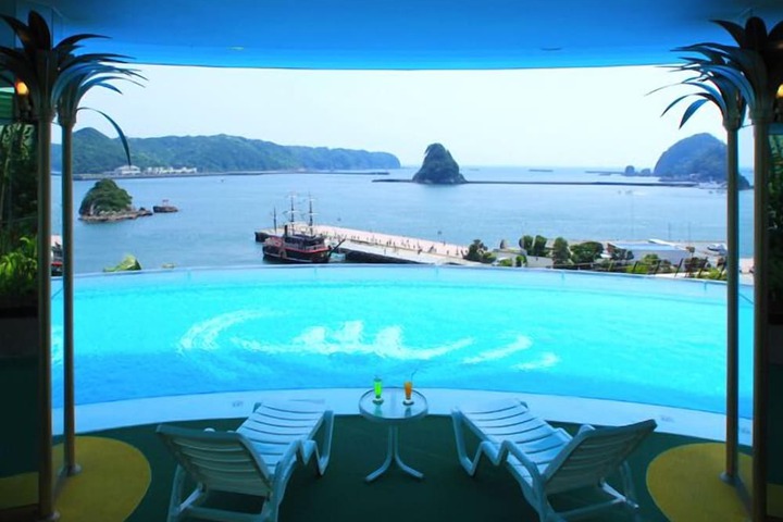 Pool Hotel