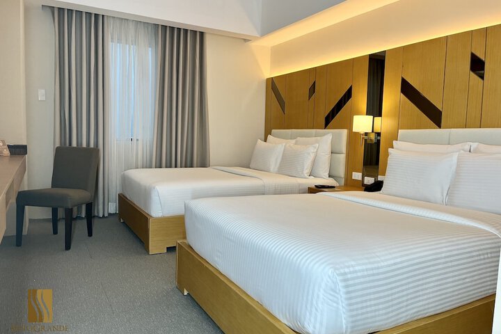Room 5 of 12