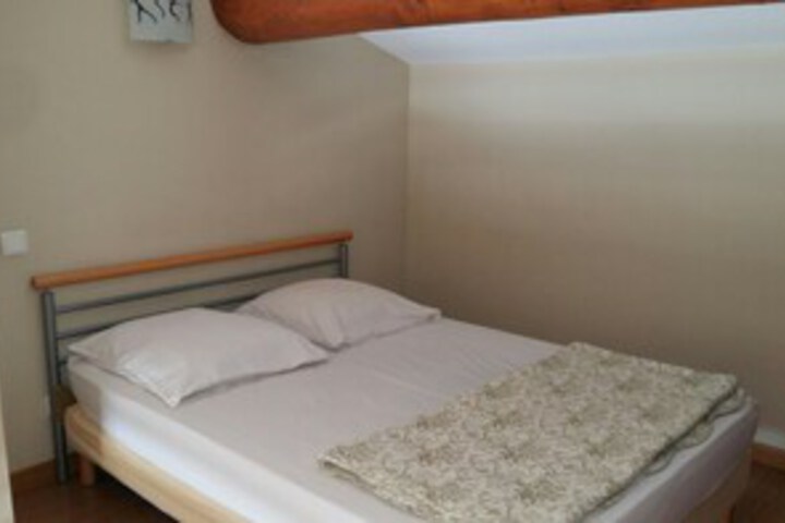 Room 7 of 9