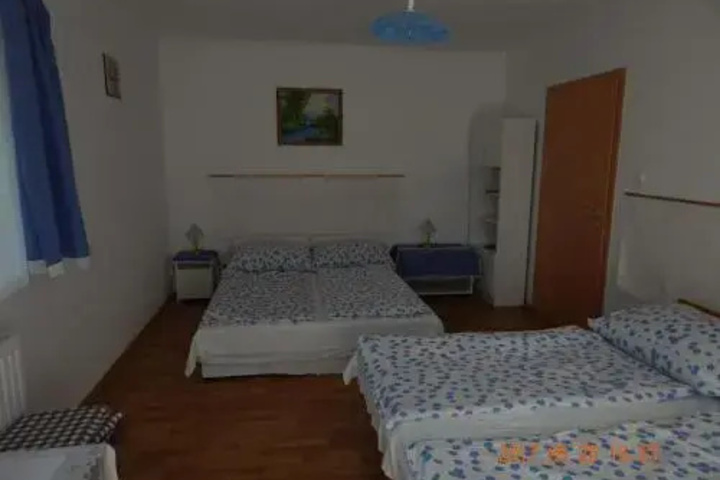 Room 2 of 10