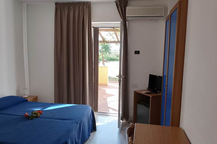 Room 9 of 27
