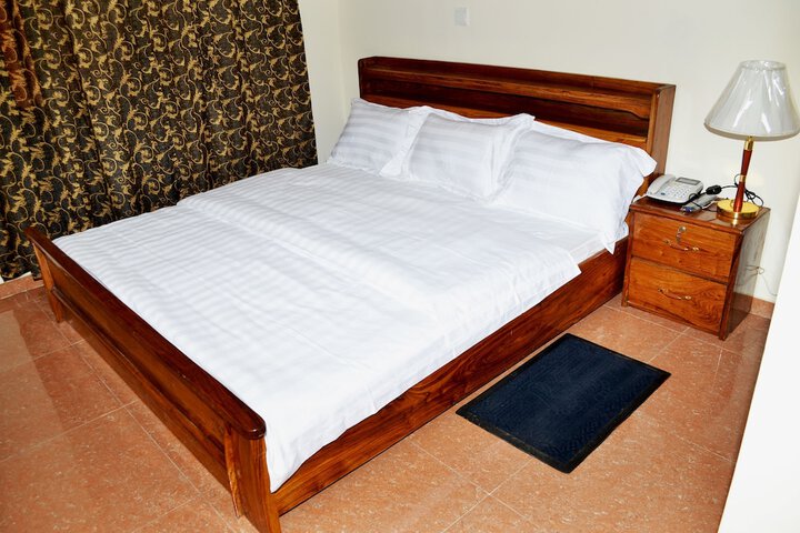 Room 4 of 32