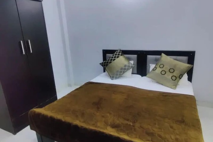 Room 2 of 5