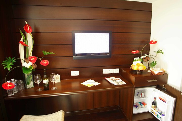 Lounge 18 of 36