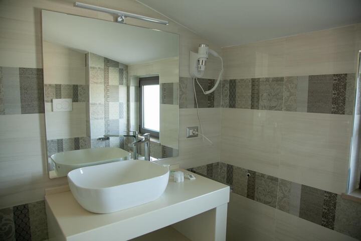 Room 35 of 62