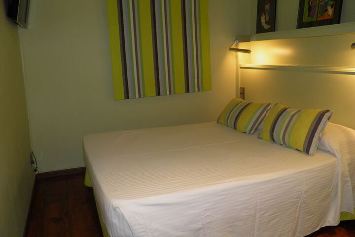 Room 8 of 40