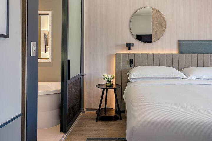 Room 21 of 108