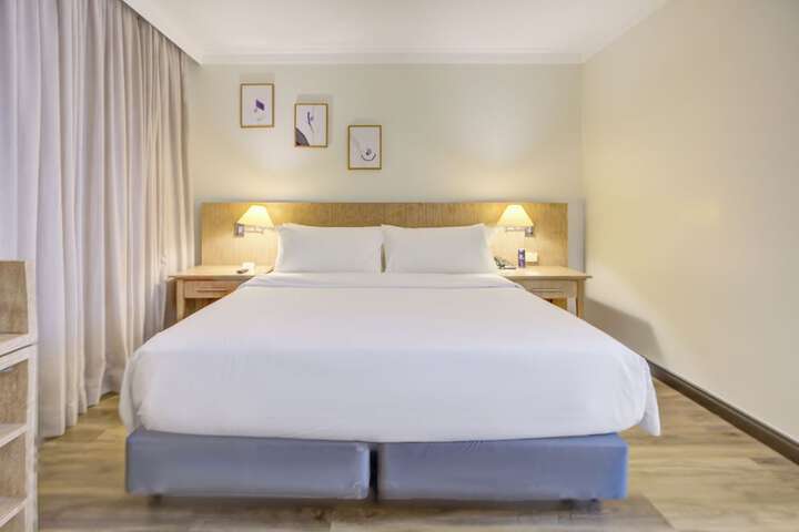 Room 18 of 51