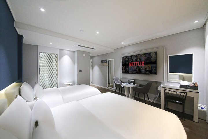 Room 10 of 39