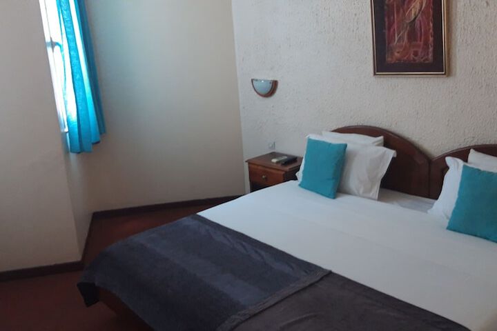 Room 5 of 32