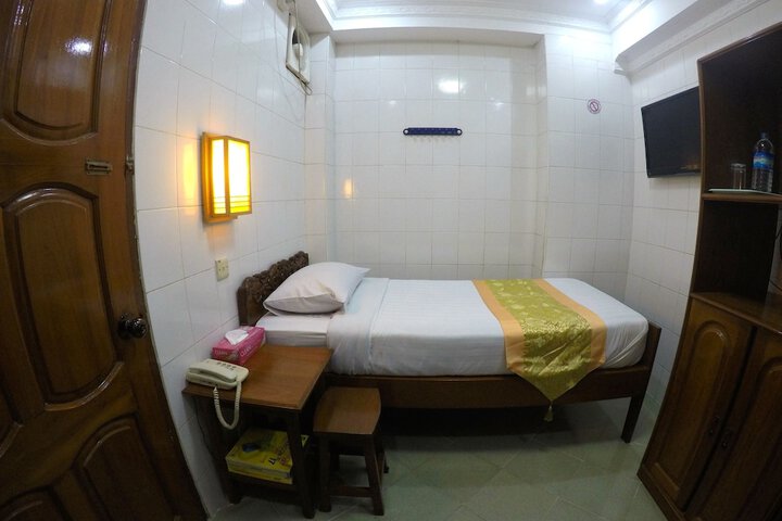 Room 14 of 34