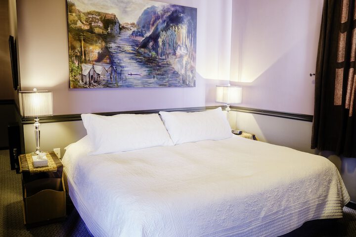 Room 3 of 70