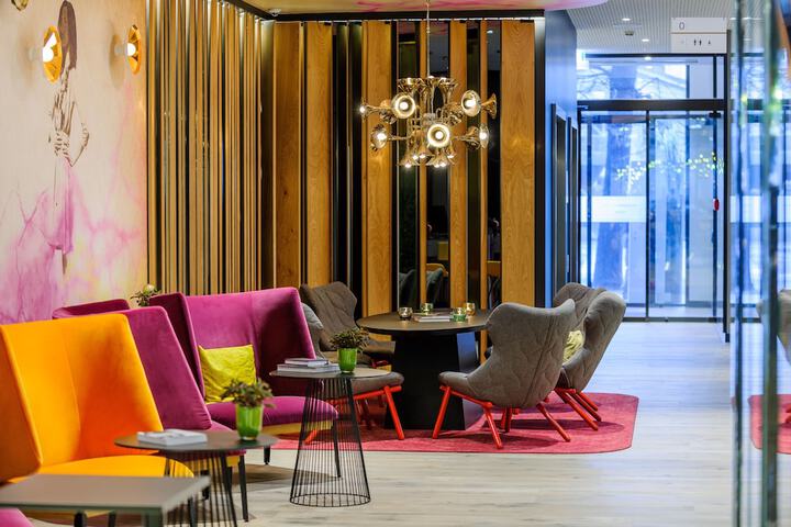 Entrance & Lobby