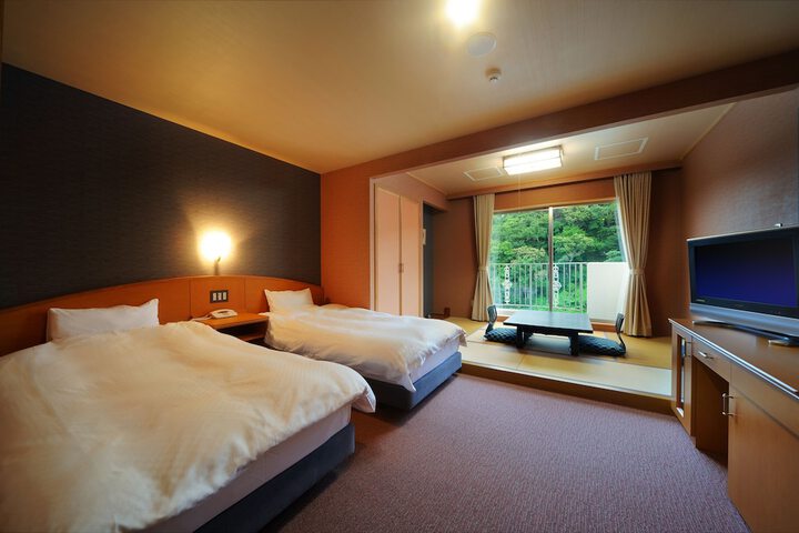 Room 7 of 35