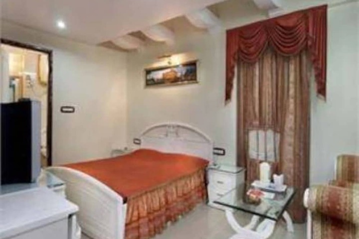 Goroomgo Hotel Manglam Kanpur