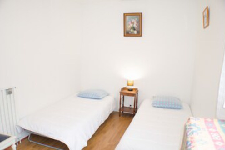 Room 10 of 13