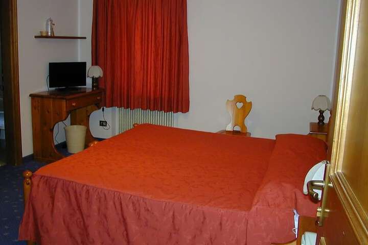 Room 6 of 50