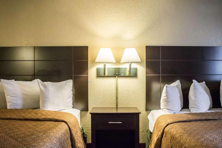 2 Double Beds Accessible Room (9 of 11)